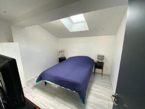 Chambre aux draps violets